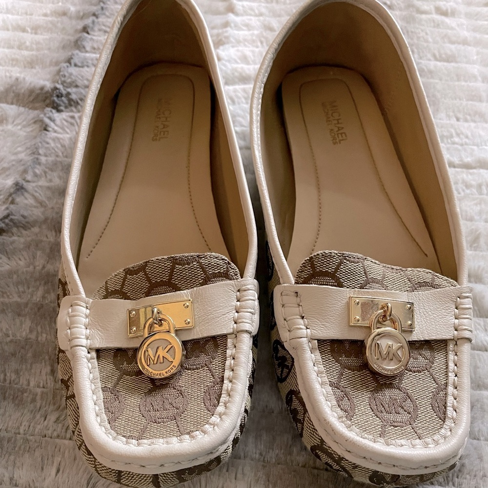 MICHAEL Michael Kors Size 7.5 Logo Loafers